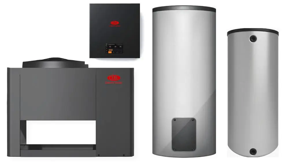 Dream Maker Heizungsanlage bestehend aus einem grauen Monoblockgerät und zwei silbernen Speichern. Ein Speicher ist dicker, der andere dünner. Montagesystem und Steuerung sichtbar.